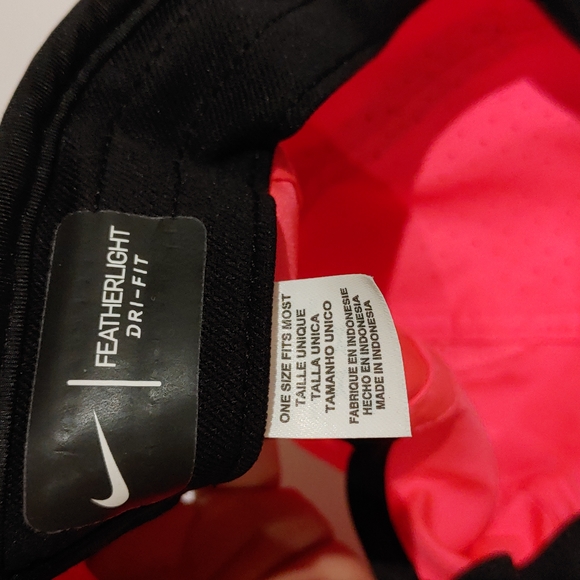 Like New Nike Featherlight Dri-Fit Cap - Picture 5 of 5